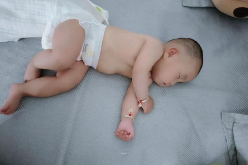 荣成宝宝总是摇头怎么回事